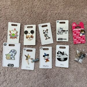 Disney Collection Mickey Mouse Pin Set